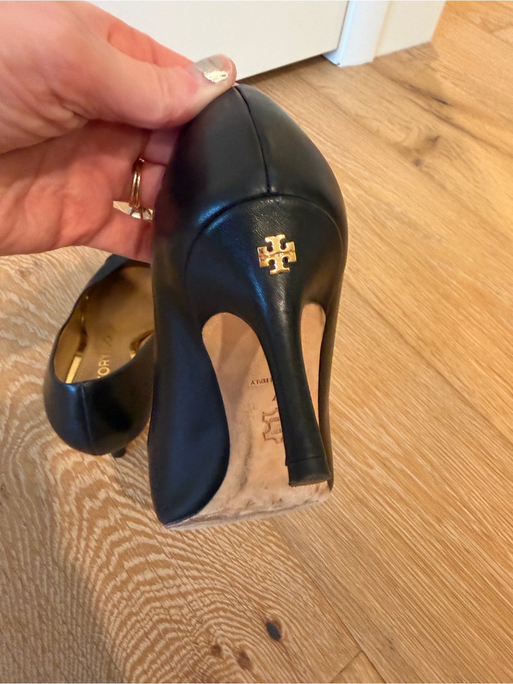 Tory Burch • Heel - Picture 7 of 10